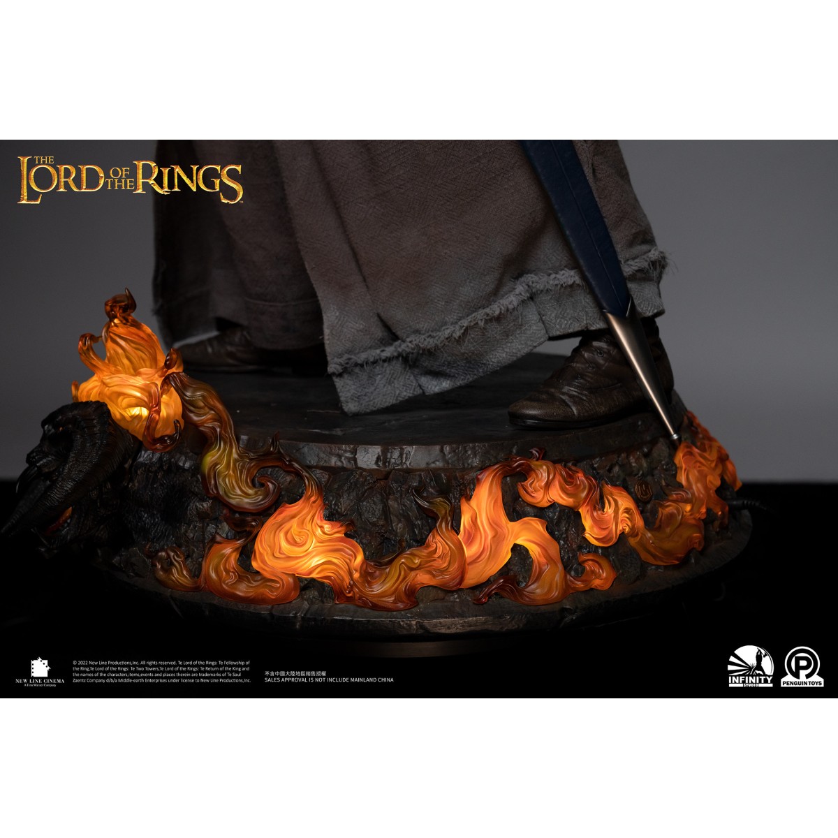 Infinity Studio X Penguin Toys - Gandalf the Grey Ultimate Edition Half Size Statue Master Forge Series- 1/2