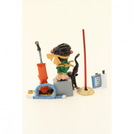 Pixi - Spirou - Champignac sitting on his canteen