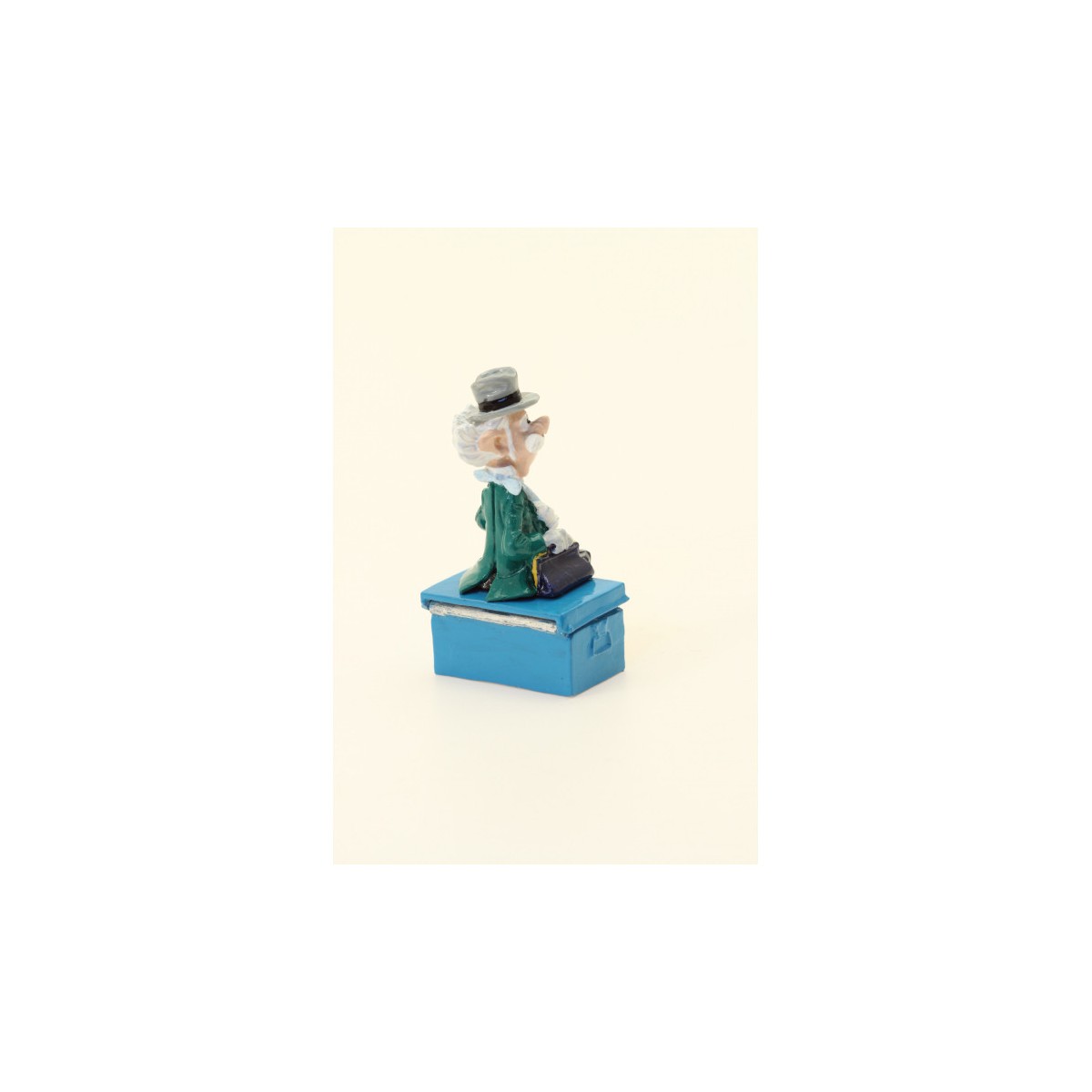 Pixi - Spirou - Champignac sitting on his canteen