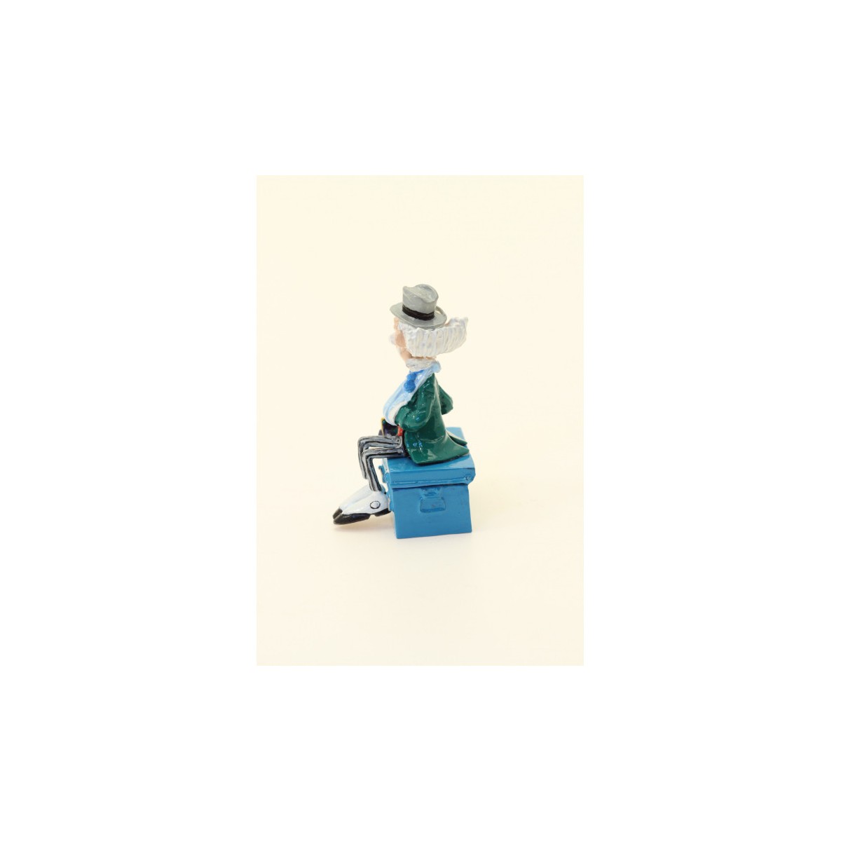 Pixi - Spirou - Champignac sitting on his canteen