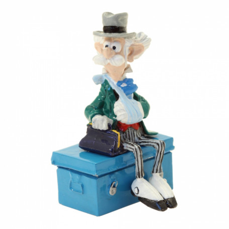 Pixi - Spirou - Champignac sitting on his canteen