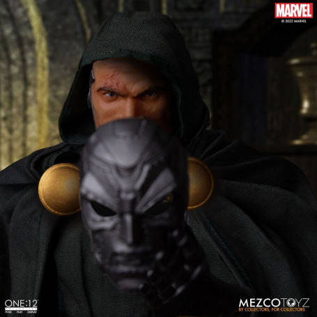 Mezco One 12 - Doctor Doom - Doctor Doom