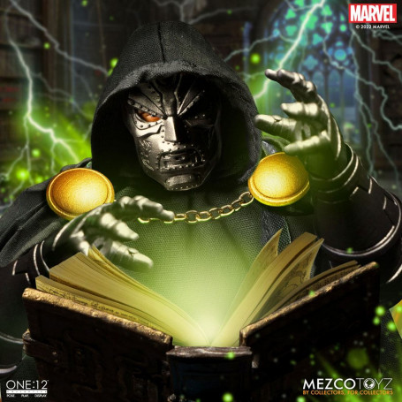 Mezco One 12 - Doctor Doom - Doctor Doom