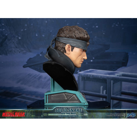 Metal Gear Solid - Solid Snake Life Size Bust - First 4 Figures