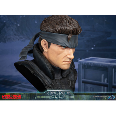Metal Gear Solid - Solid Snake Life Size Bust - First 4 Figures
