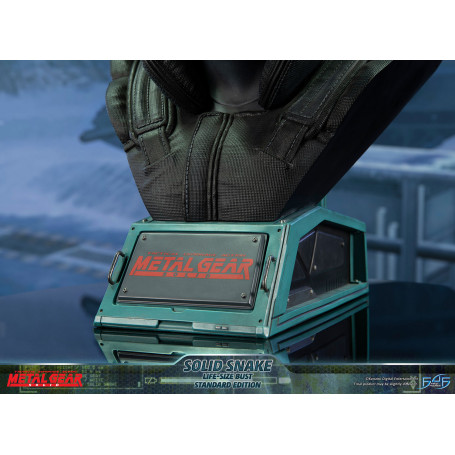 Metal Gear Solid - Solid Snake Life Size Bust - First 4 Figures