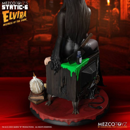 Mezco - Static 6 - Elvira mistress of darkness 1/6 statue