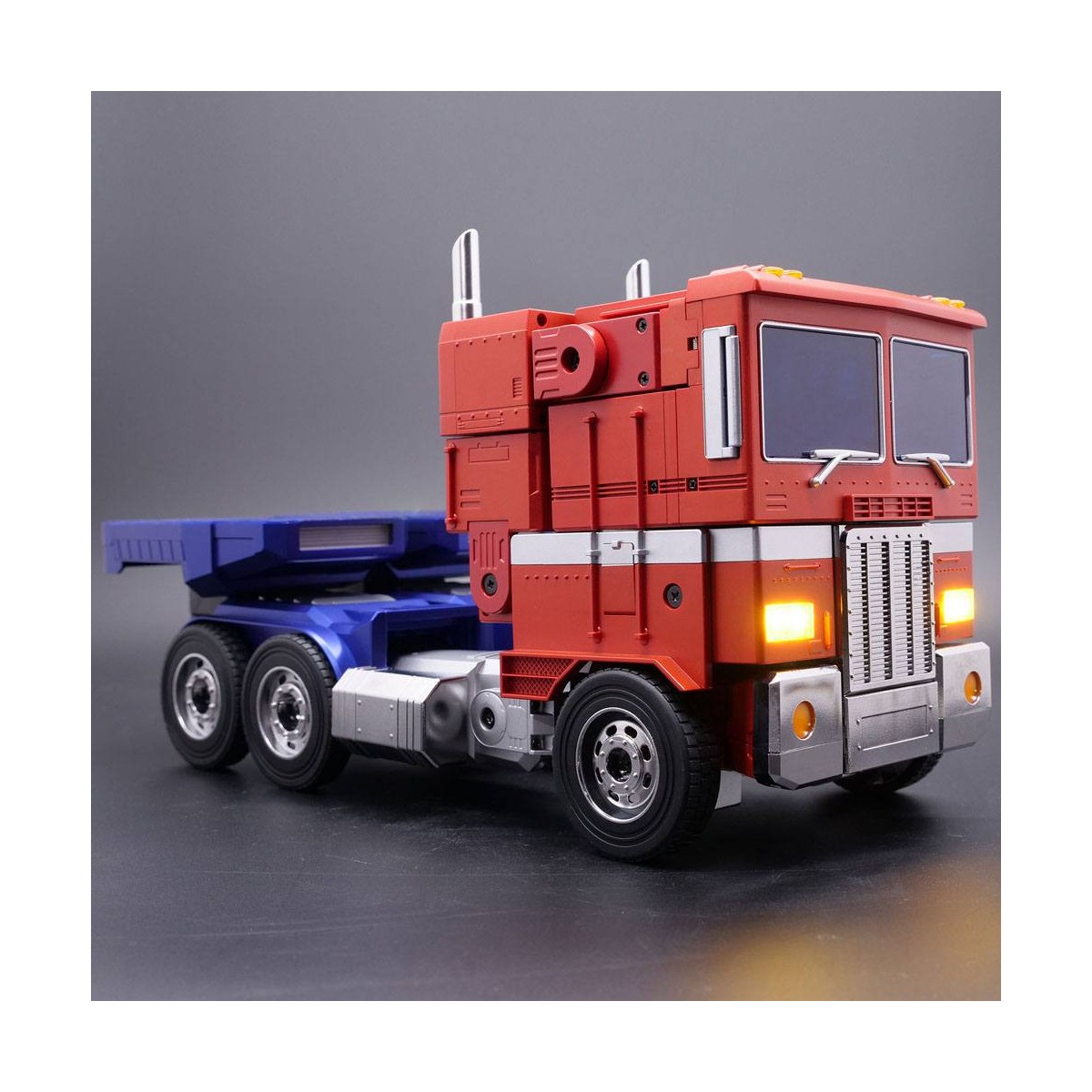 Robosen - Transformers Optimus Prime - interactive self-transforming robot - English version