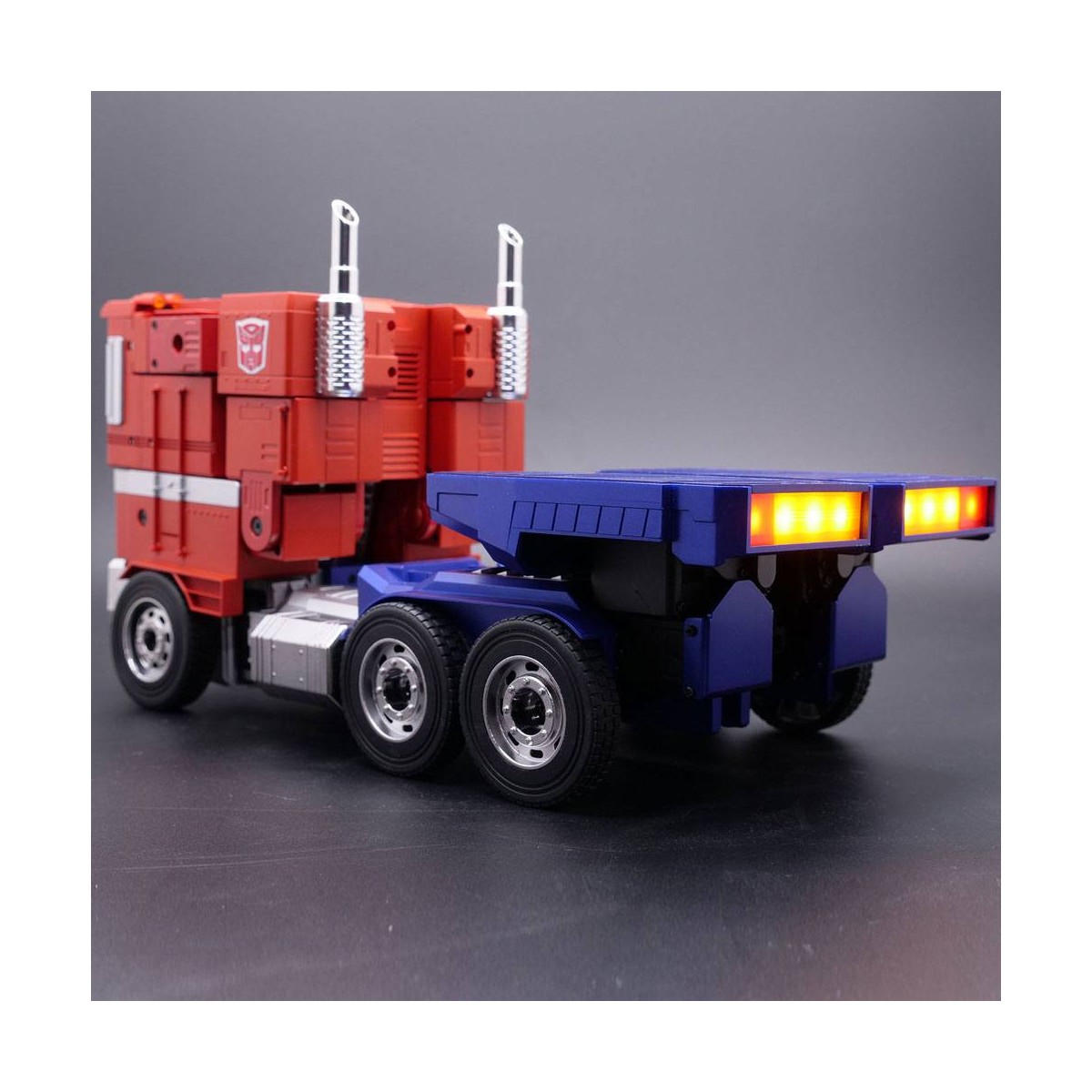 Robosen - Transformers Optimus Prime - interactive self-transforming robot - English version