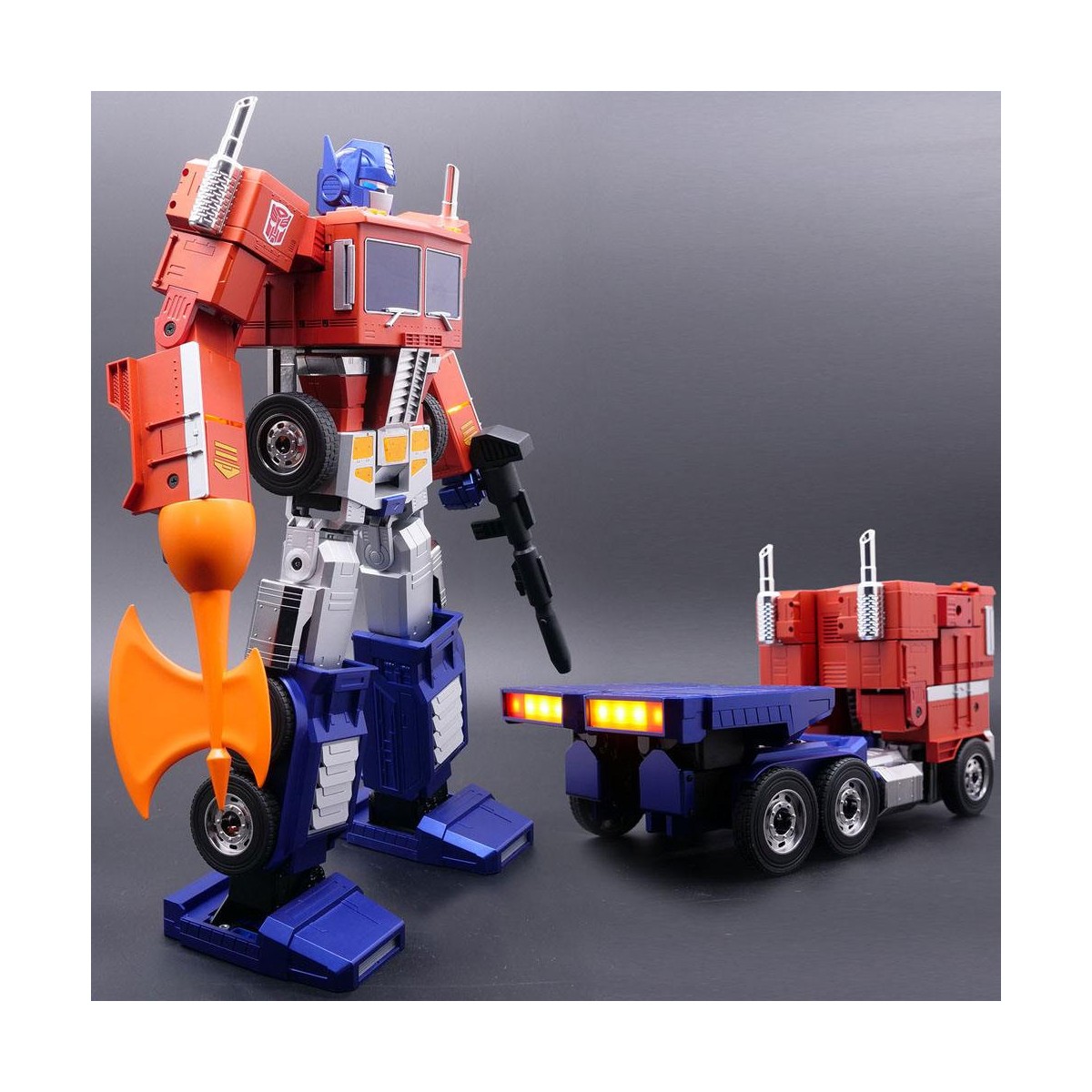 Robosen - Transformers Optimus Prime - interactive self-transforming robot - English version