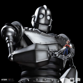 Iron Studios - Half Art Scale 1/20 - The Iron Giant & Hogarth Hughes Statuette