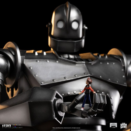 Iron Studios - Half Art Scale 1/20 - The Iron Giant & Hogarth Hughes Statuette