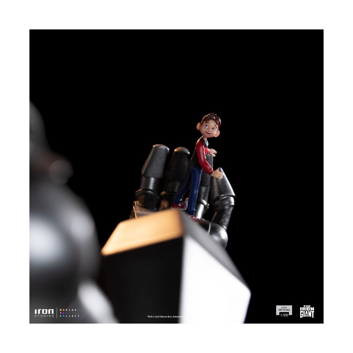 Iron Studios - Half Art Scale 1/20 - The Iron Giant & Hogarth Hughes Statuette