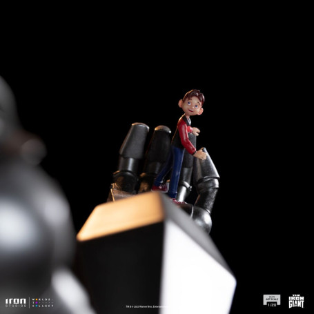Iron Studios - Half Art Scale 1/20 - The Iron Giant & Hogarth Hughes Statuette