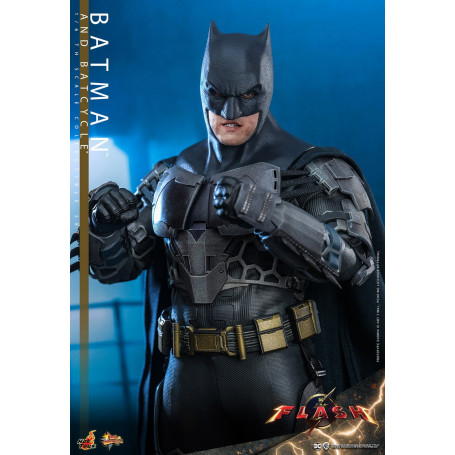 Hot Toys - DC Comics - Batman (Affleck) and Batcycle 1:6 Scale Figure Set The Flash - Movie Masterpiece 1/6