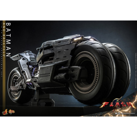 Hot Toys - DC Comics - Batman (Affleck) and Batcycle 1:6 Scale Figure Set The Flash - Movie Masterpiece 1/6
