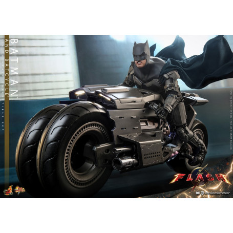 Hot Toys - DC Comics - Batman (Affleck) and Batcycle 1:6 Scale Figure Set The Flash - Movie Masterpiece 1/6